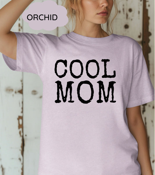Mom Shirt – Cute & Comfy Graphic Tee for Moms – Motherhood Gift Shirt – Minimalist Mama Shirt – Soft Comfort Colors