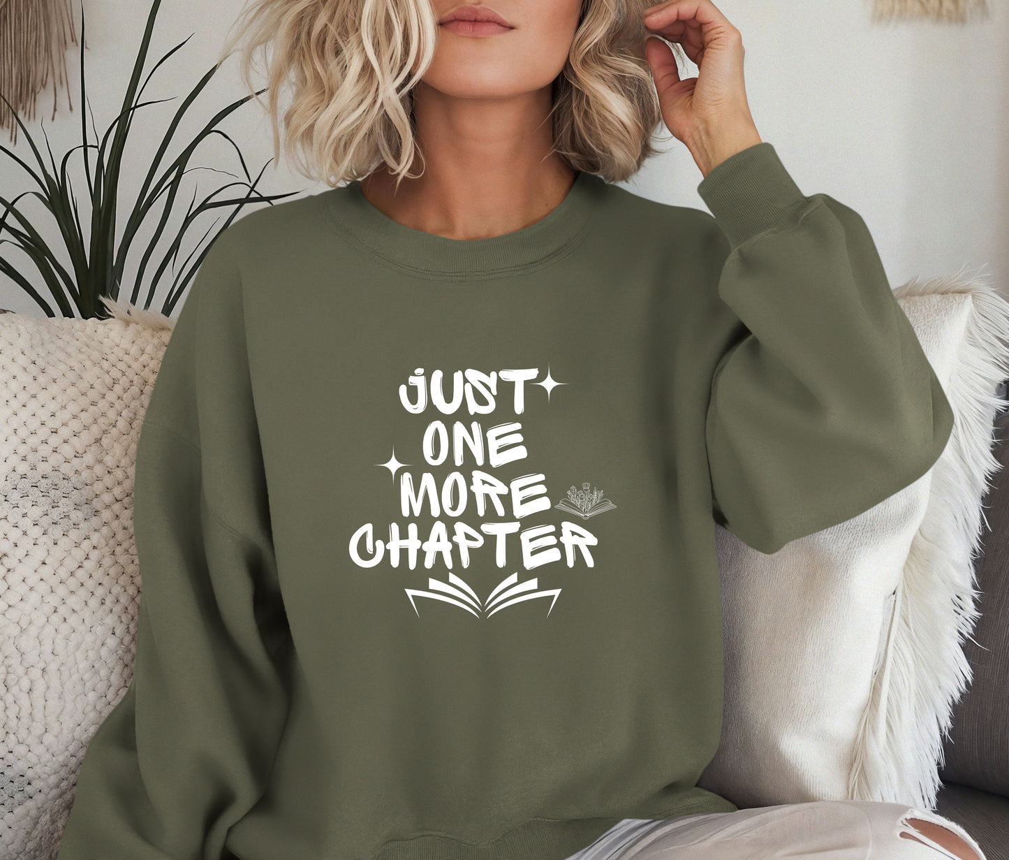 Just One More Chapter Sweatshirt – Book Lover Crewneck, Cozy Reading Sweater, Bibliophile Gift Pullover, Bookworm Aesthetic Shirt